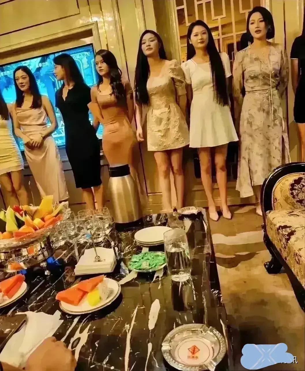 我今天蒙圈了，我来KTV唱歌，没想到突然来了八个美女，都穿着各种裙子，但说实话，