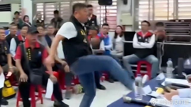 凤凰新闻【亲绿议长闯入座谈会怒踹桌，傅崐萁：恶劣行为已损害花莲声誉】海峡导报综合