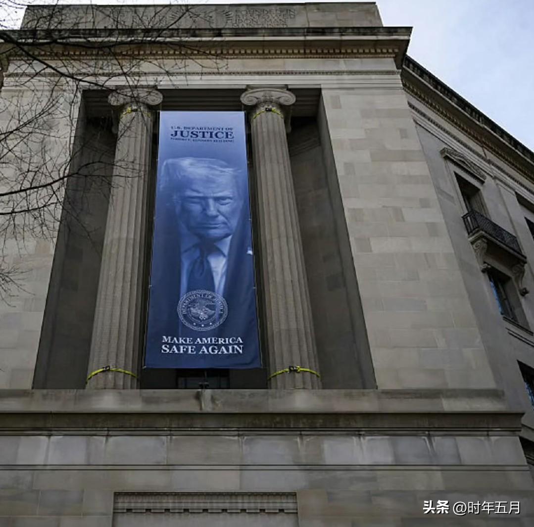 特朗普第二任期内，哪些地方被他加上了自己的名字或照片：

1、美元纸币： 财政部