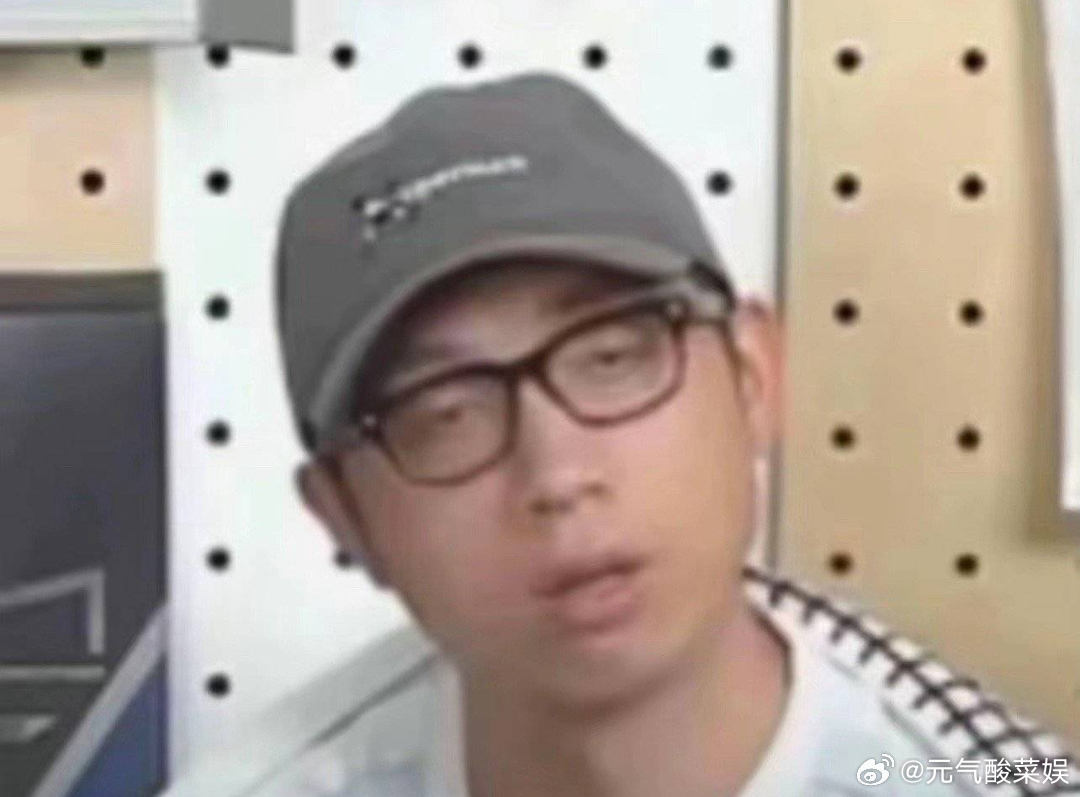 #许昕以为自己的自拍赛道很小众#三米开外许昕地带[doge][doge][dog