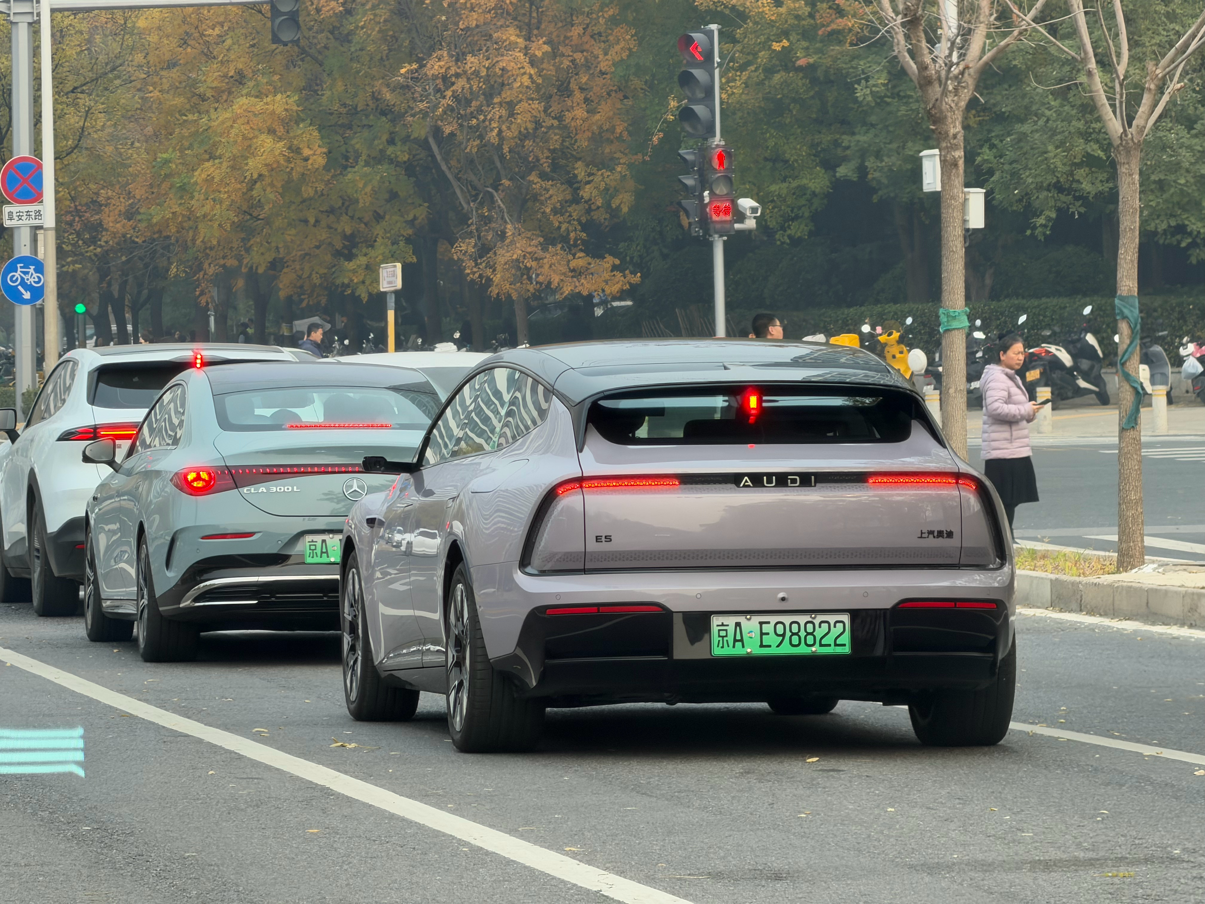 两位“新兵蛋子” [doge] 奥迪和奔驰在纯电领域带来的最新款的年轻化车型，C