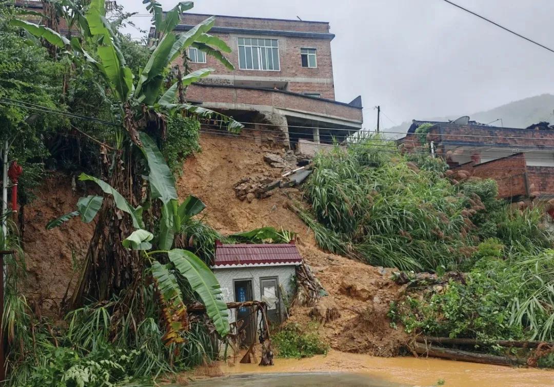 梅州受到国家通报表扬

五月中旬的兴宁市罗浮镇，雨水逐渐增多。

5月21日下午