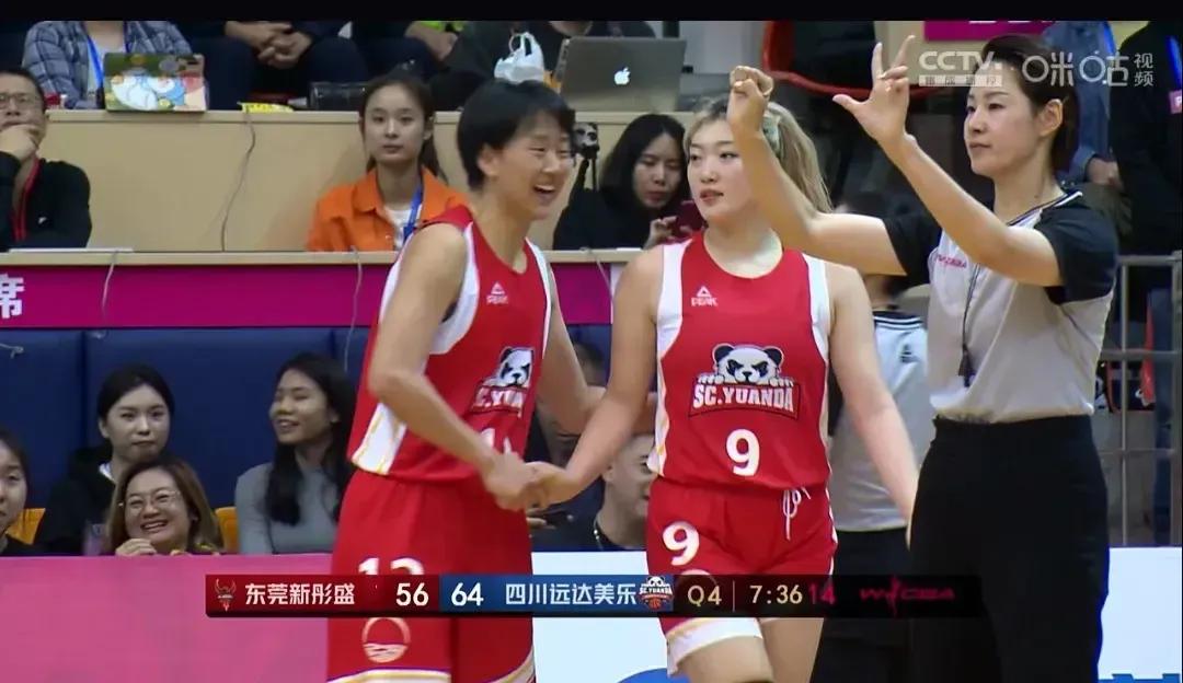 李梦icon，现在就是四川女篮的扛把子，定海神针呀……关键是李梦能投三分，能突破
