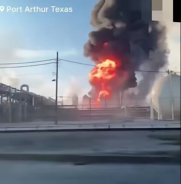 美国得州瓦莱罗巨型炼油厂突然发生剧烈爆炸！ 