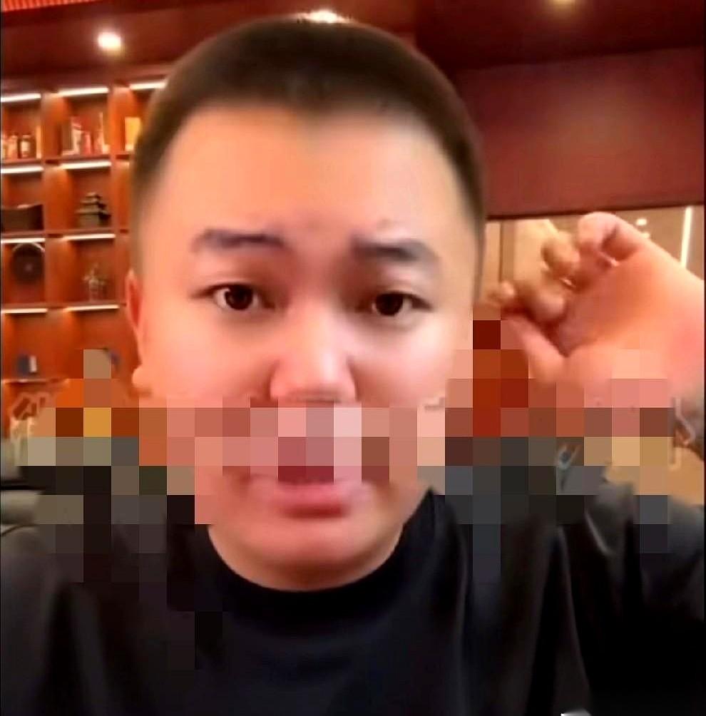 10个亿。
刷手机刷到这数字，我第一反应是自己眼花了多数了几个零。
再一看，人说