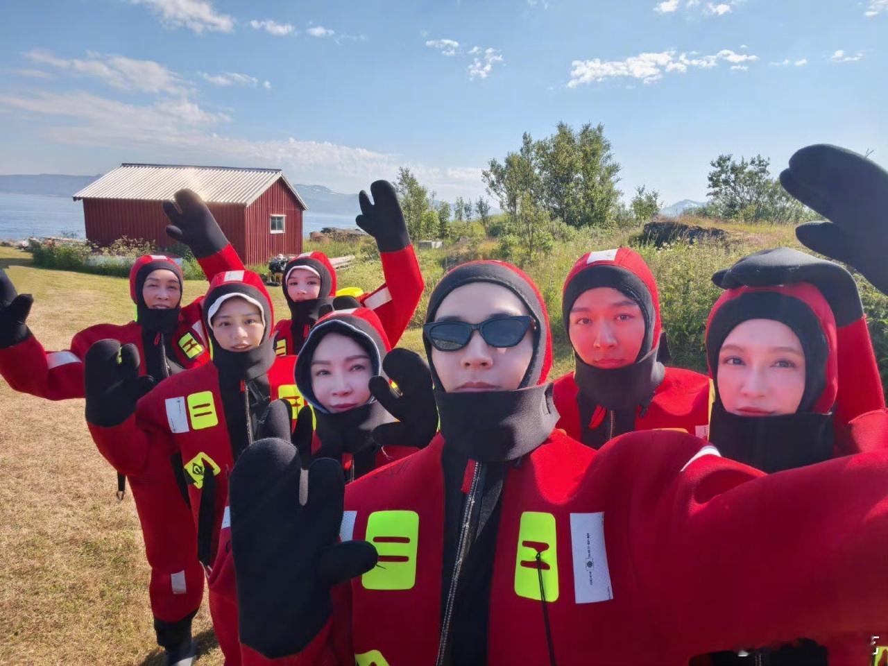 李沁尽兴一场人生且自由李沁花少收官晒照下次一定要一起团建啊[泪] ​​​