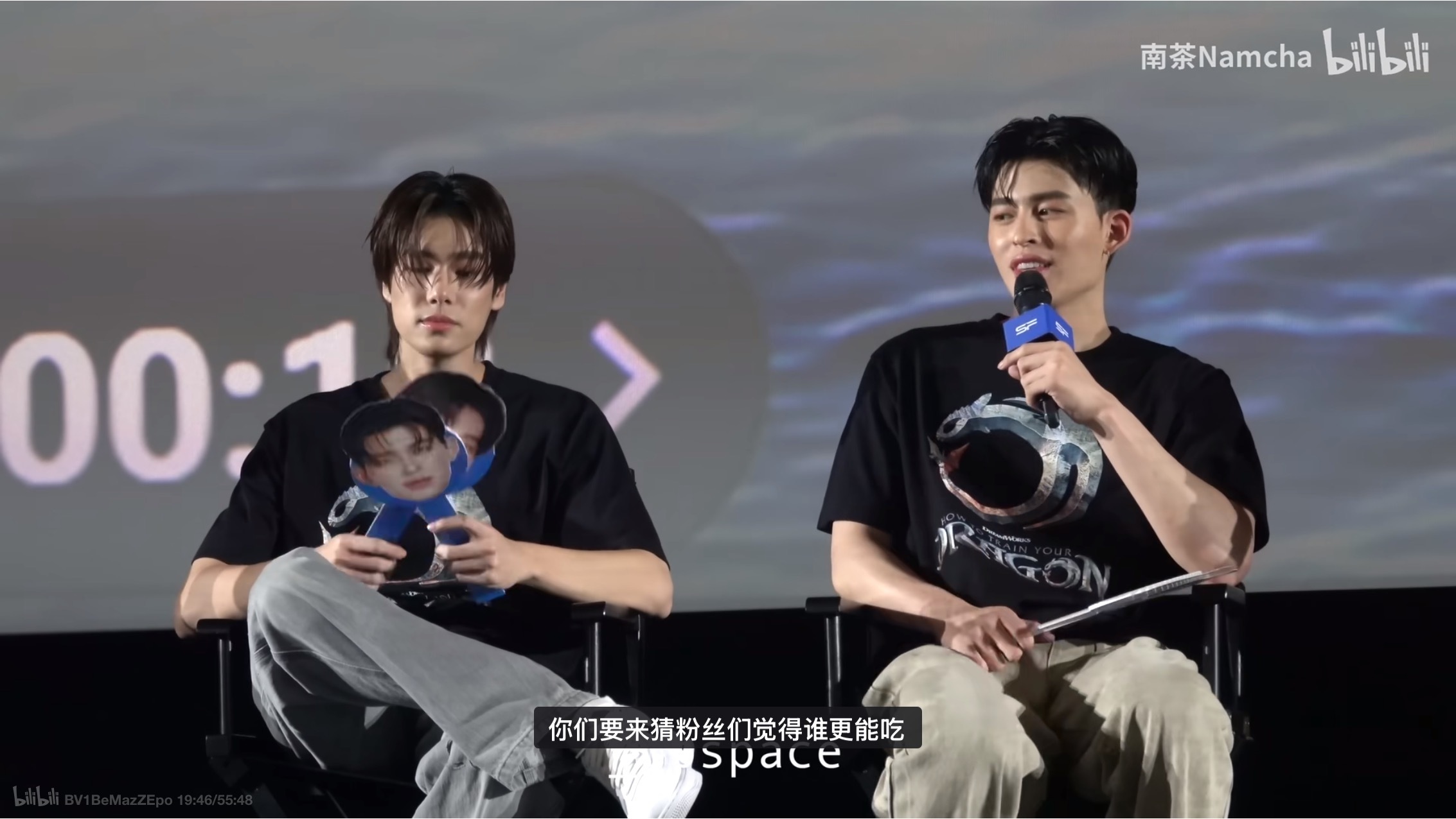 我一直在震撼这场观影活动到底要偷看多少次啊娜拉薇你…？喜欢的不行了吧这！？完全紧
