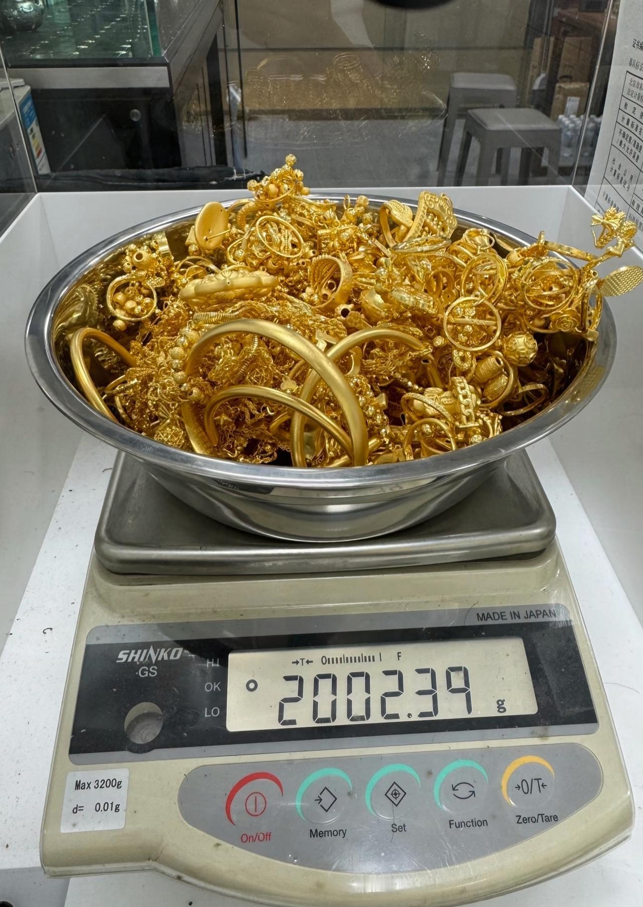 奉劝大家，
现在不要卖黄金！不要卖黄金！
不是因为现在金价跌了，而是黄金
本来就