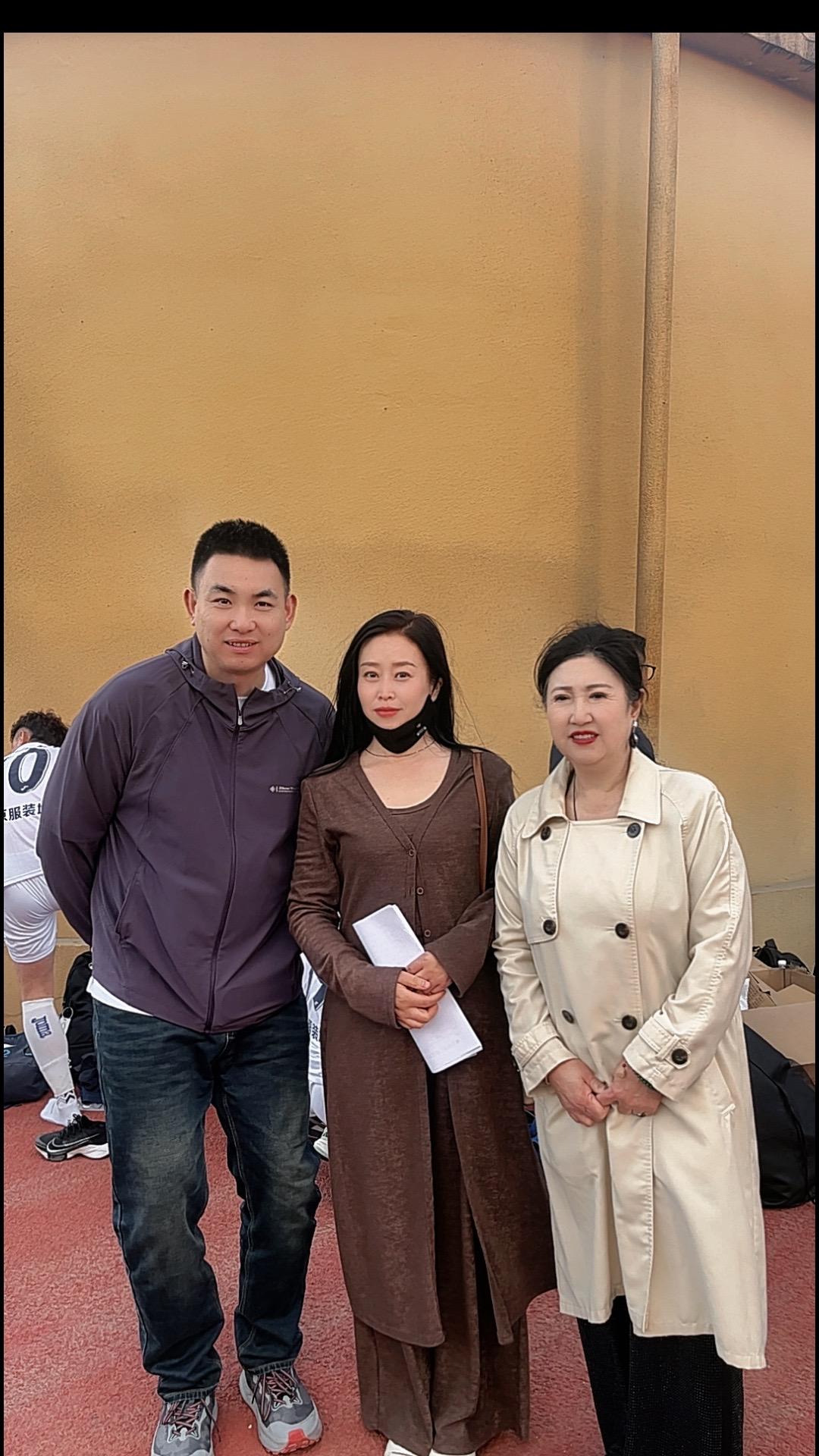 山西村超现场偶遇周荣和丈母娘