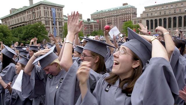 根据 2025 年 11 月的最新数据，美国高学历人群的失业问题已经创下历史纪录
