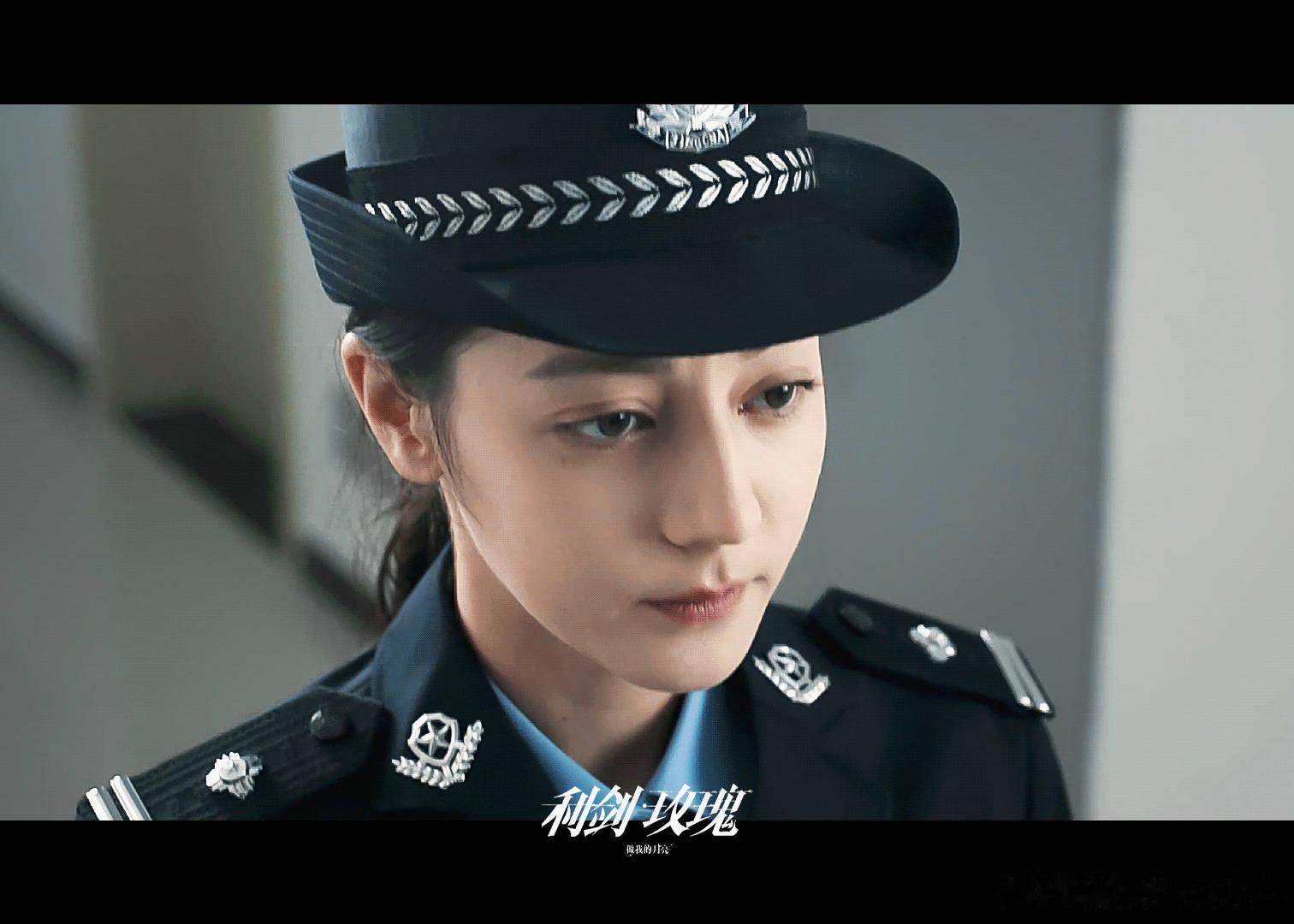迪丽热巴演邓妍警官是巴黎玫瑰也是利剑玫瑰🌹728 一起爱巴 一起期待《利剑玫瑰