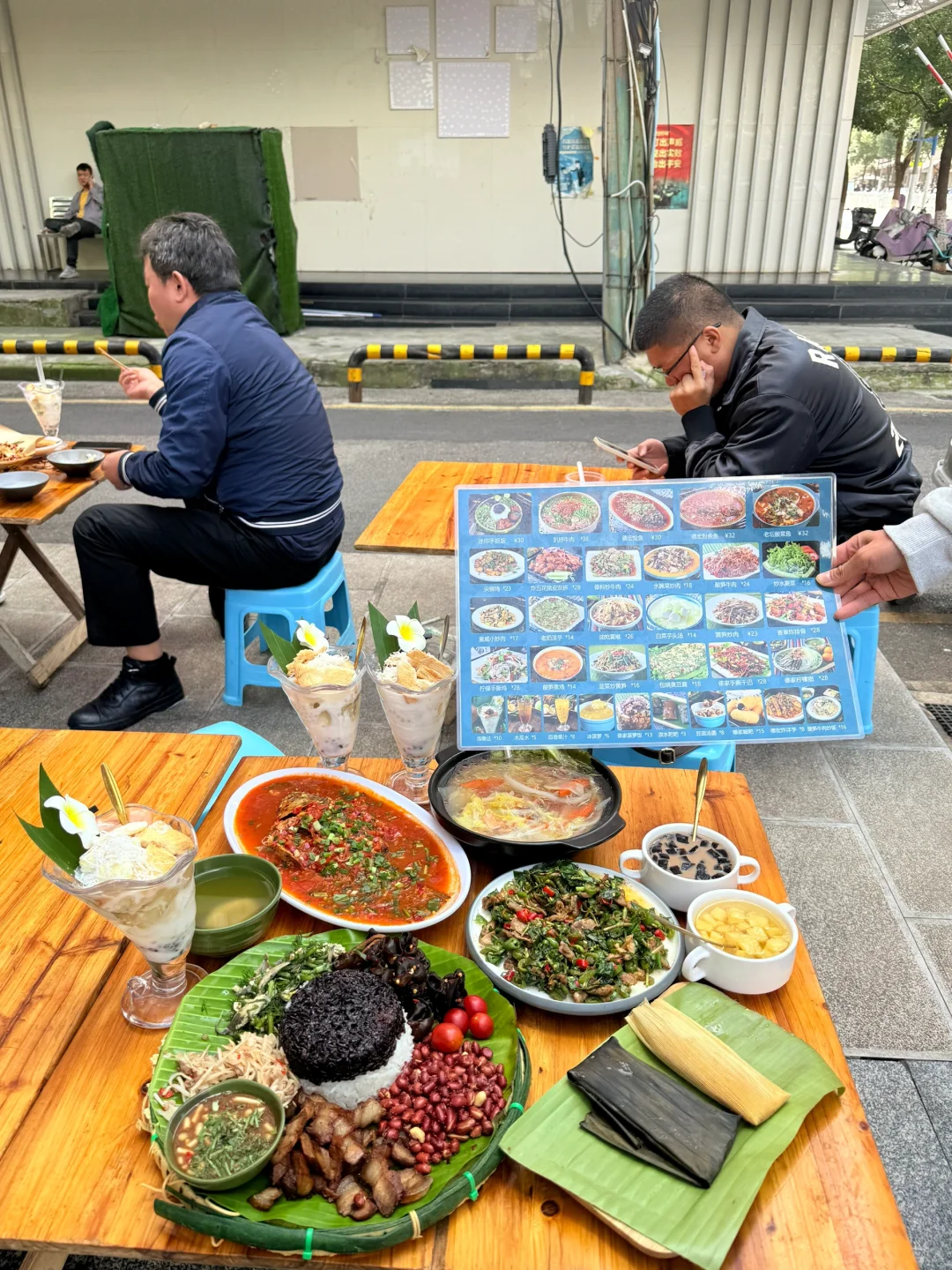 昆明路边小店！！😒付款时差点去世了。。