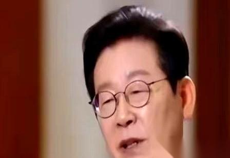 韩国一个专家，最近扔出个观点，直接把桌子掀了。
他说，中日一旦开打，就算西方国家