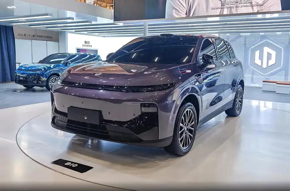 ‌4月10日，零跑汽车旗下的全新车型B10正式上市，价格区间锁定在9.98万-1