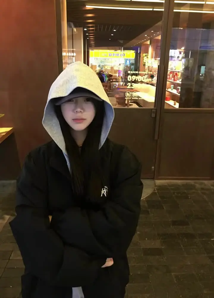 我不要做小女孩 大彻大悟的每一次 都是踩在天真的心尖上明白的