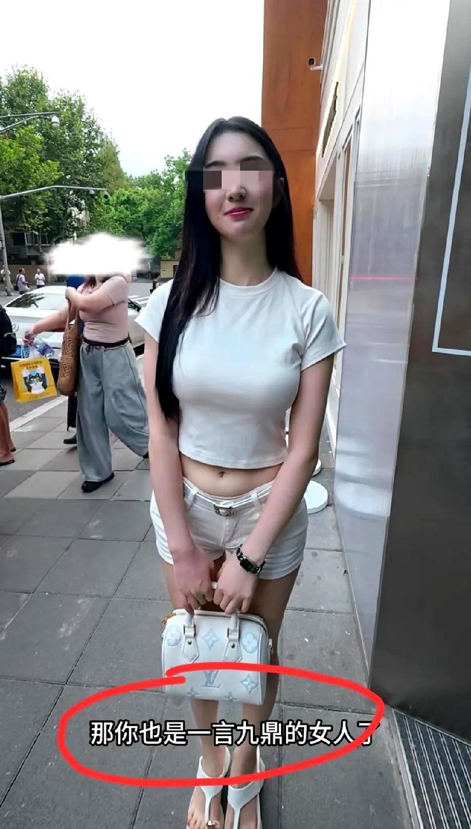 88.8万彩礼，外加三床被子，这搭配听着就跟闹着玩似的。
但这姑娘是真觉得自己值