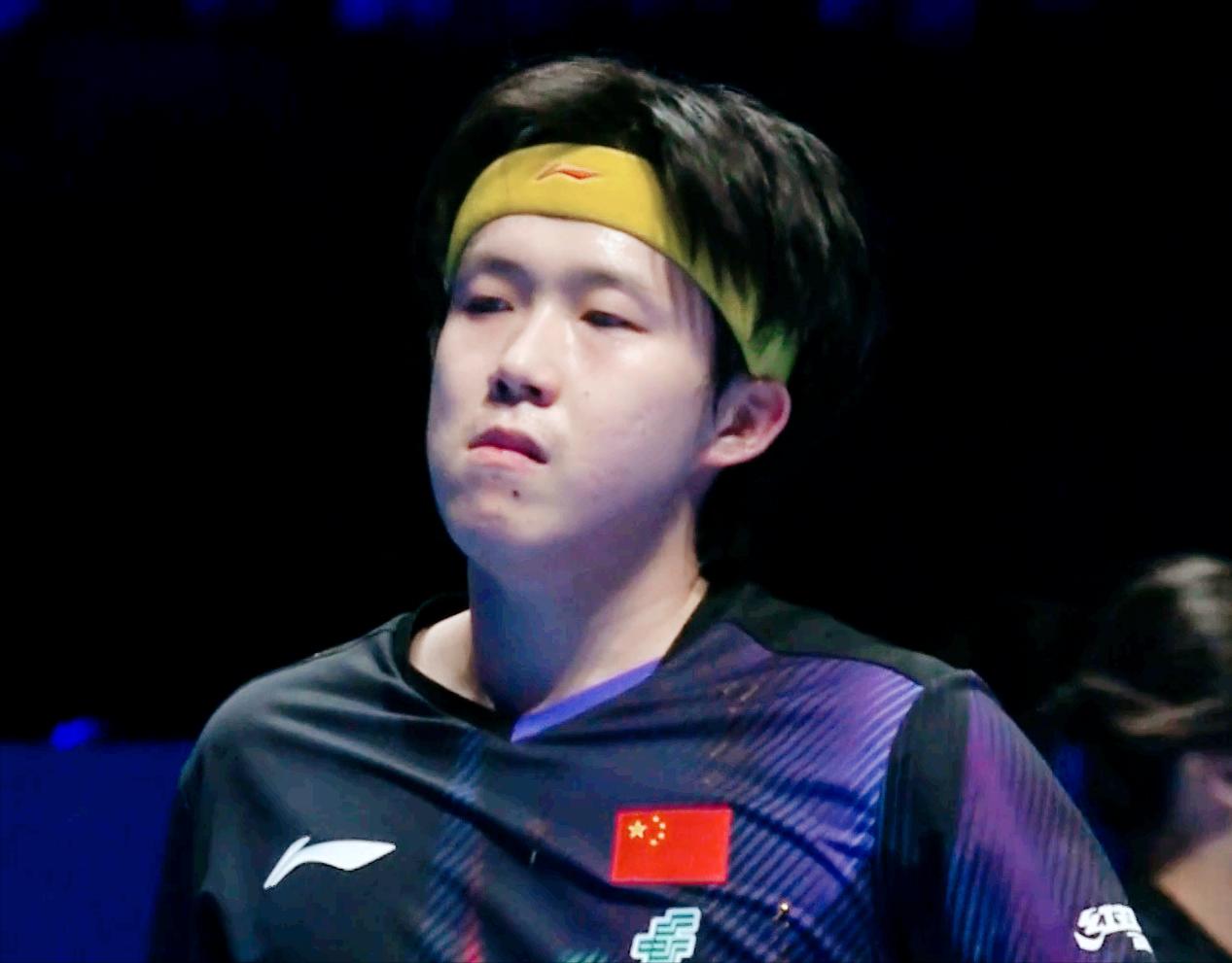 笑我我了！小布晃了王楚钦一个屁股蹲！
大头烦了，
不摆短了，
不是拧拉就是劈长，