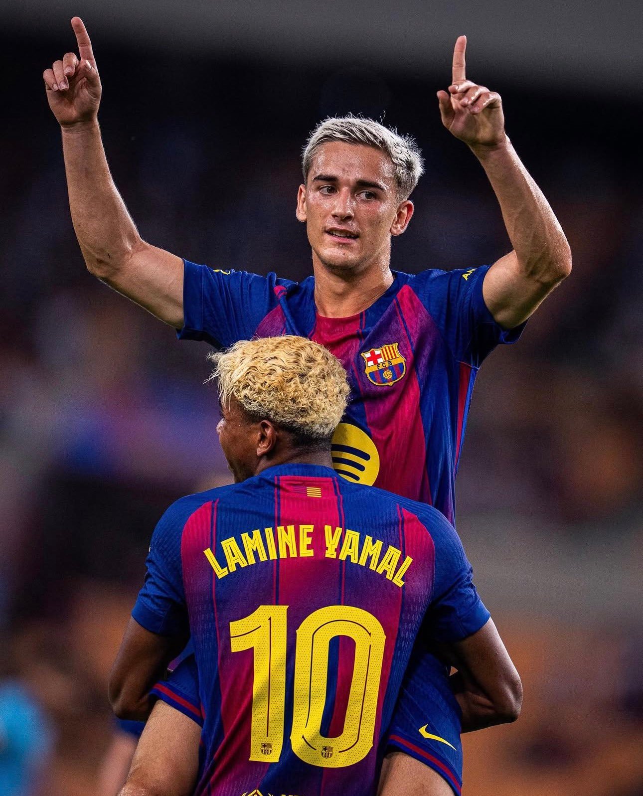 世体：加维的康复进展顺利！预计他将在本月底获得医疗许可，并很快开始集体训练。他回