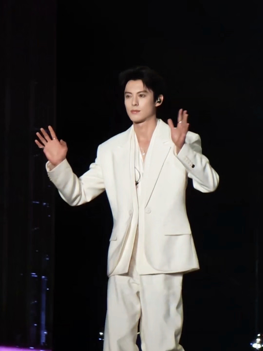 王鹤棣直播人气直播状态松弛感拉满