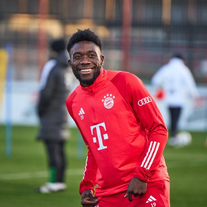 【？？？？】图片报法尔克曼联有意今夏签下阿方索戴维斯如果有俱乐部对他提出报价，拜