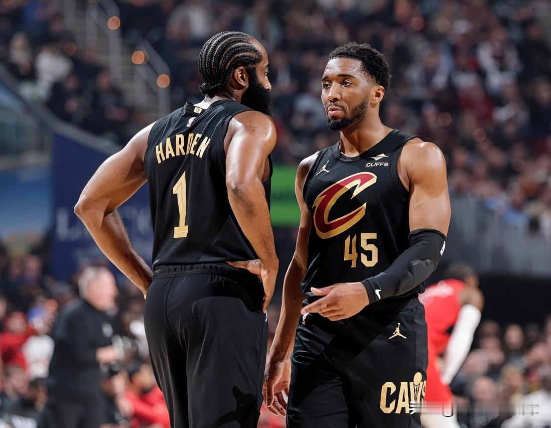 米切尔：登哥，这ESPN预测我们次轮首战胜率低至28.4%，你慌不？？？
哈登：