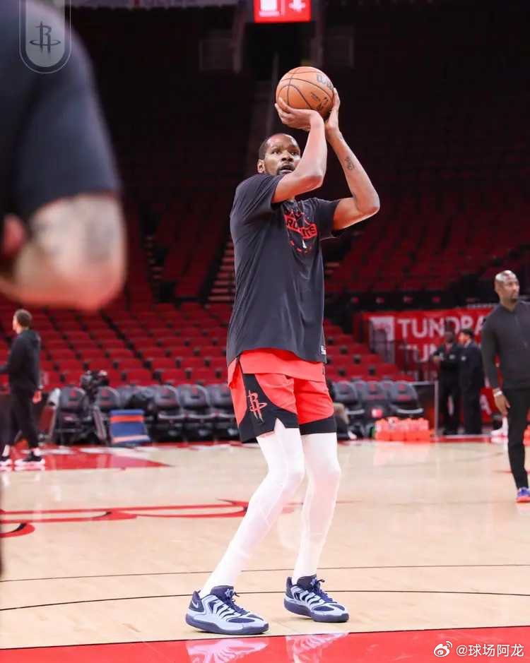 北京时间1月14日，NBA常规赛继续进行，休斯敦火箭队（23胜14负）重拾胜利。