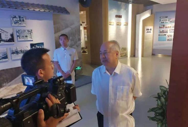 假如你家孩子把闹钟拆成了一地零件，你的第一反应是什么？估计大部分家长早就一巴掌呼