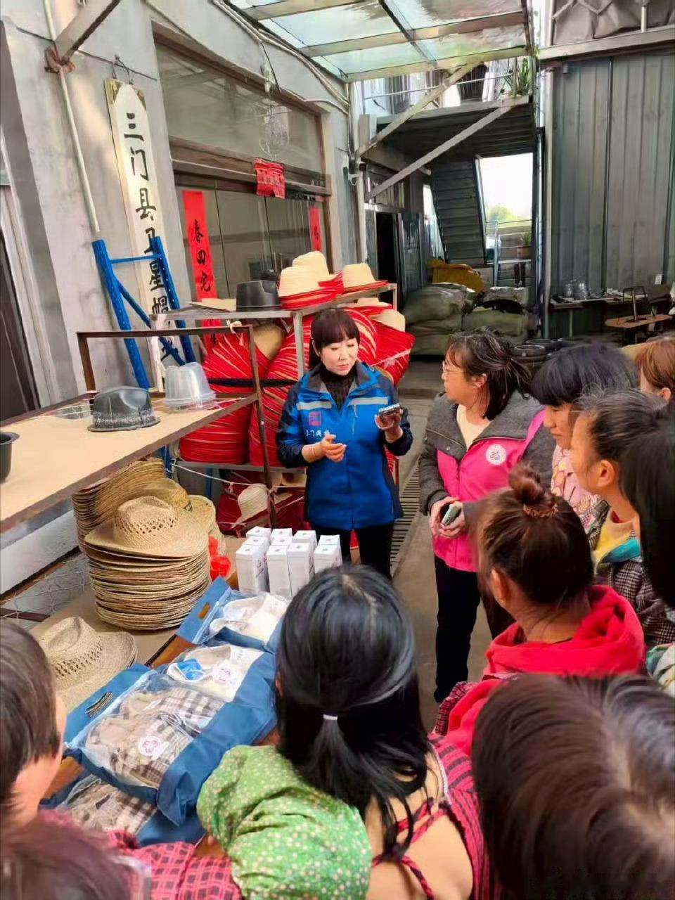 台州三门安全大礼包送到家门口太暖心警民同心织平安网，方言宣传+入户服务超贴心，三