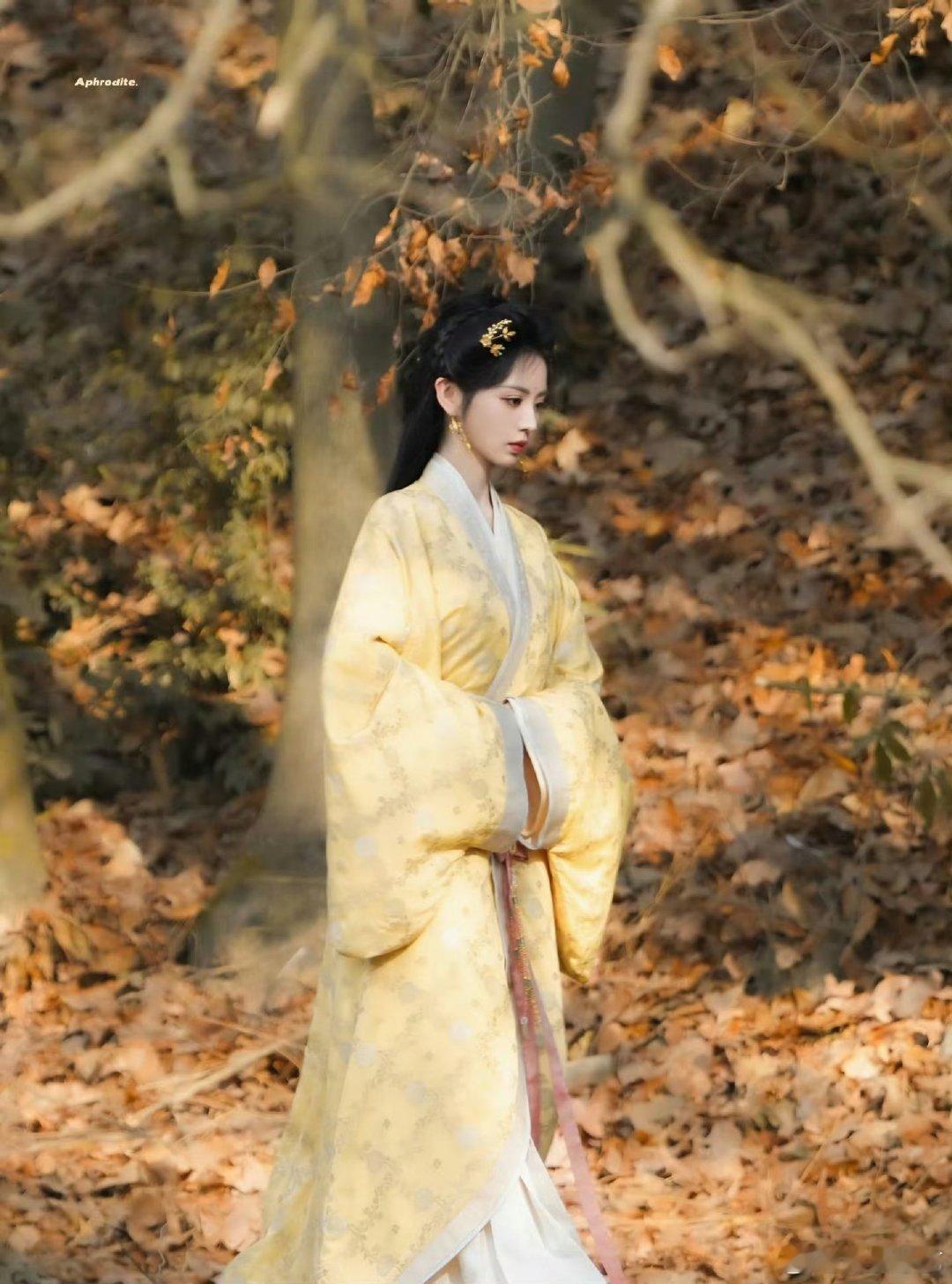 田曦薇请剧组喝咖啡奶茶吃苹果 平安夜被田曦薇的投喂狠狠戳中！咖啡奶茶暖身，苹果寓