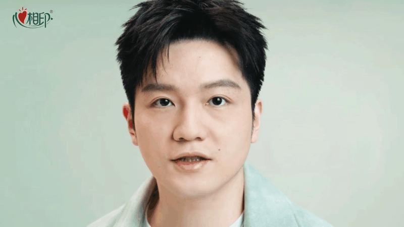 樊振东说只要心想赢赛场每一次挥拍都藏着执念，樊振东超级金满贯的背后，是汗透衣衫时