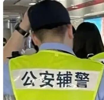 ‌辅警通常有年终奖‌，但具体金额、发放条件和标准因地区、单位层级及个人绩效而异，