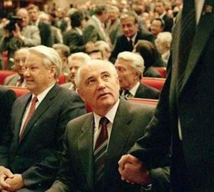 1991年，随着苏联的解体，苏联最后一任领导人戈尔巴乔夫，打开了永不开启的斯大林