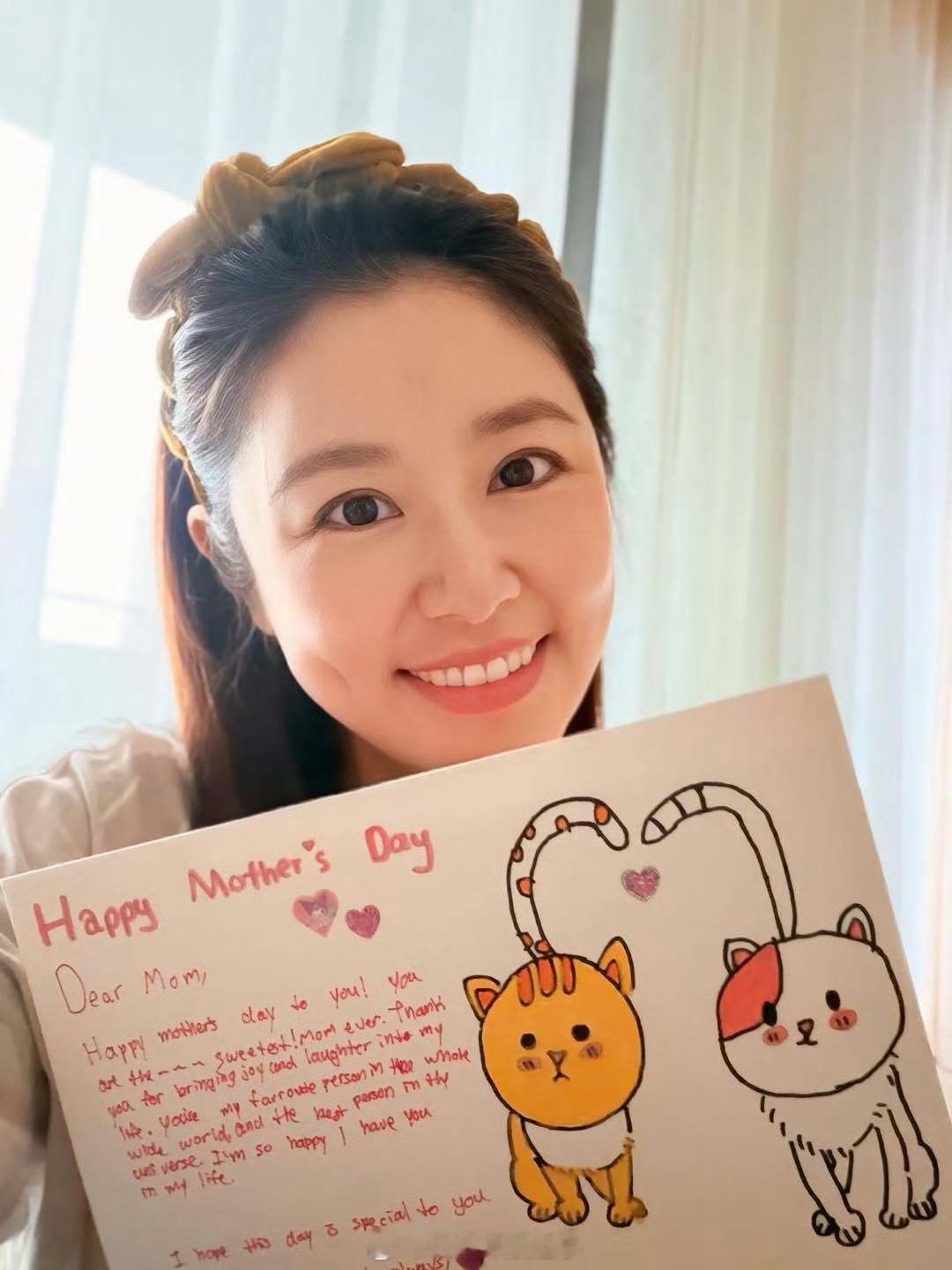 林心如晒9岁女儿母亲节礼物小海豚说林心如是全宇宙最棒的人 林心如晒9岁女儿母亲节