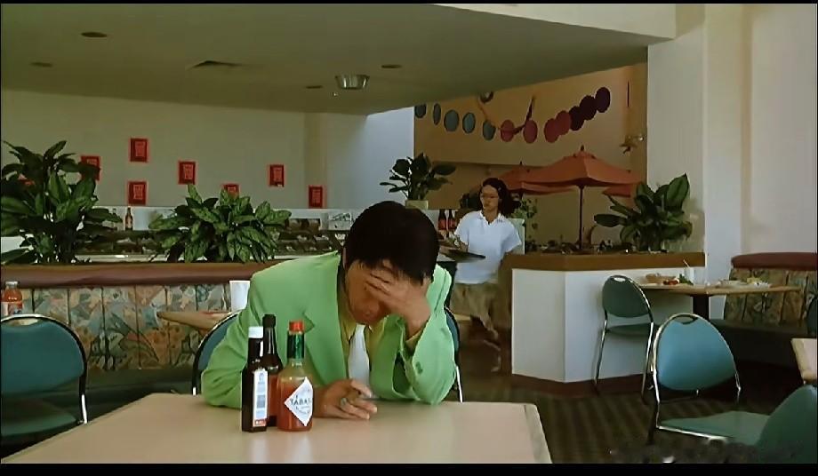 这个燥热的盛夏，闲暇时刻翻来覆去看的，是周星驰的电影。
每一次观看，我心里都满是