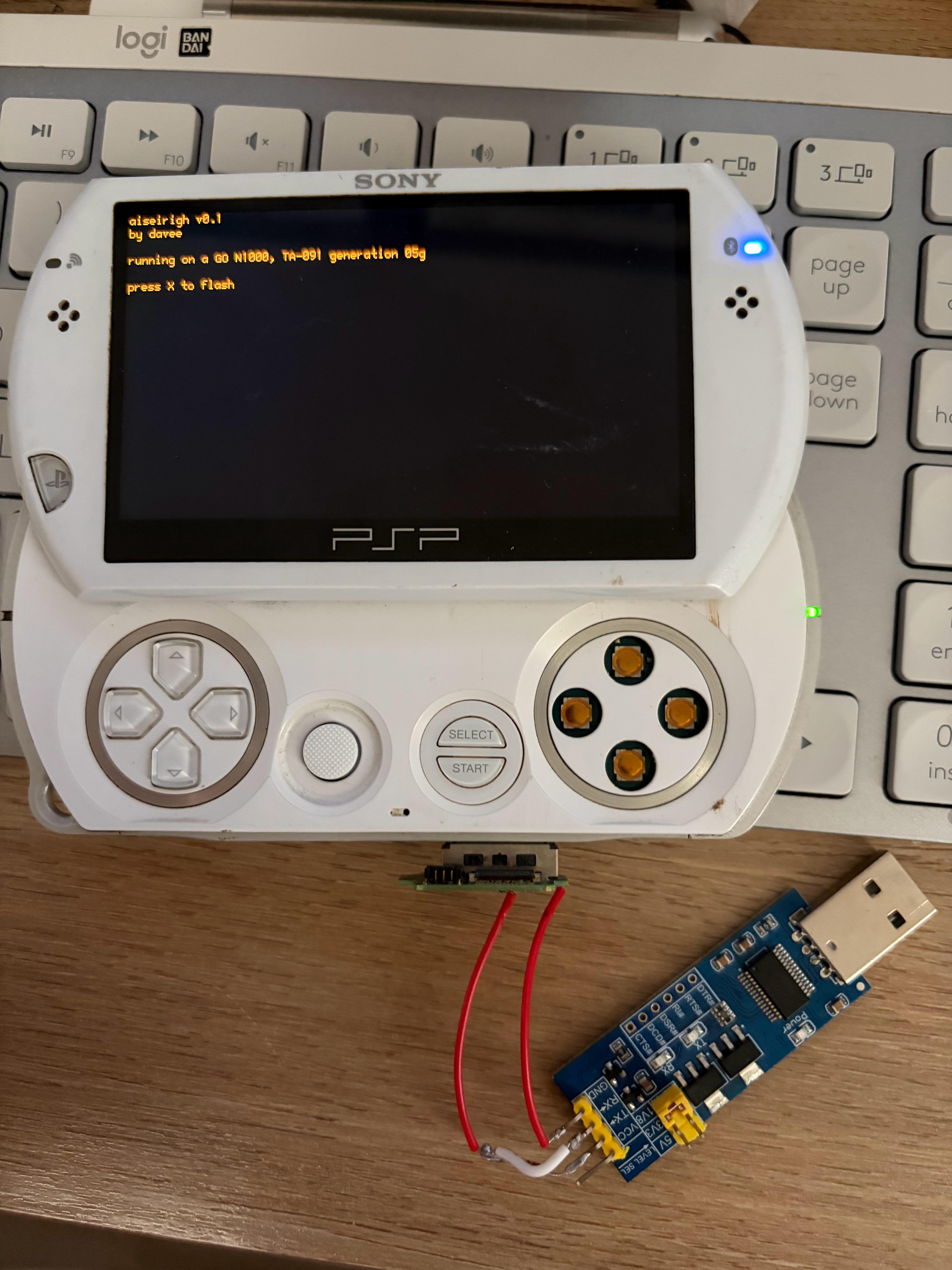 哭了，莫名其妙变砖的PSP Go，时隔六年，今天突然想再试试潘多拉连接器，结果还