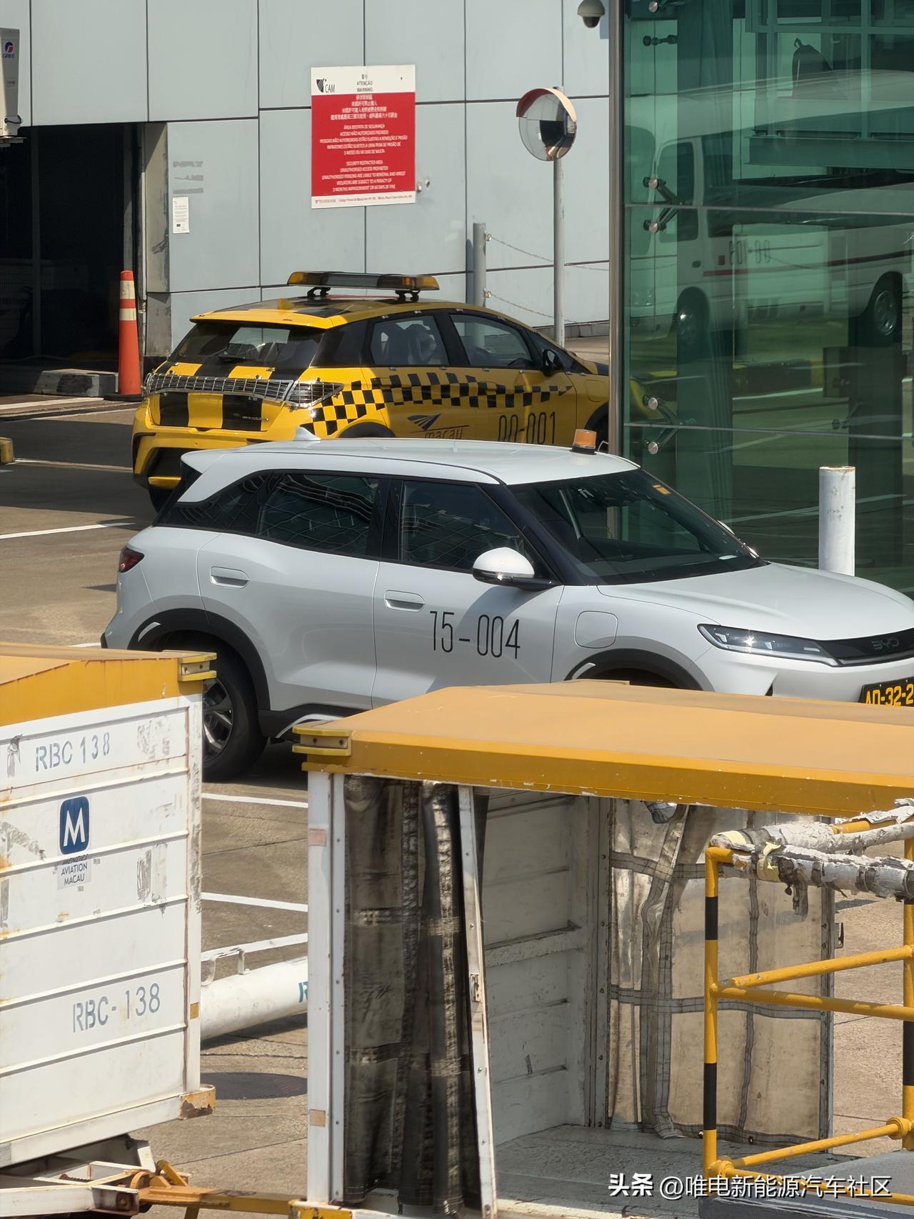 澳门机场随手一拍[奸笑]就是一台海豚+一台元UP[奸笑]