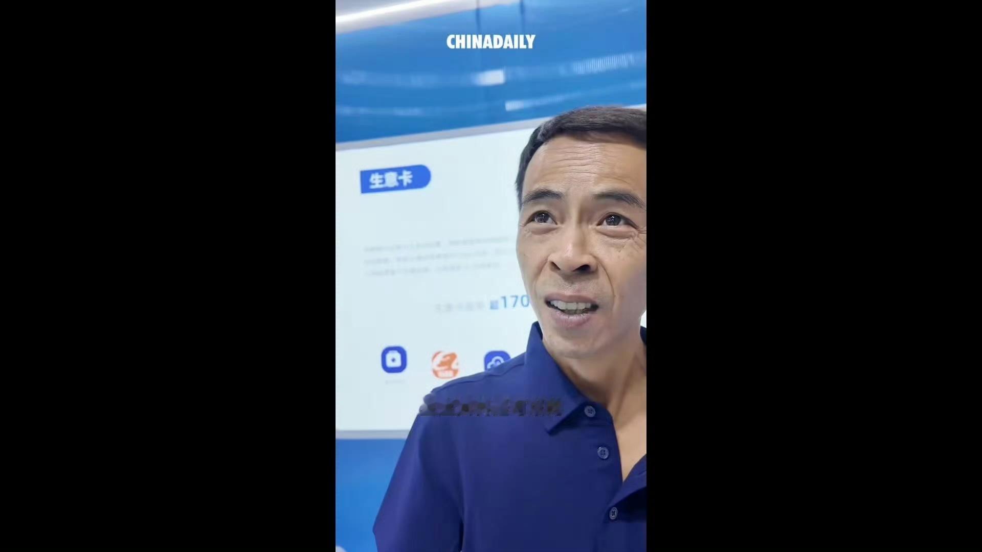 鸡排哥称AI应用令人大开眼界魔都打工磁场太强🤣鸡排哥现场招工机器人炸鸡排，AI