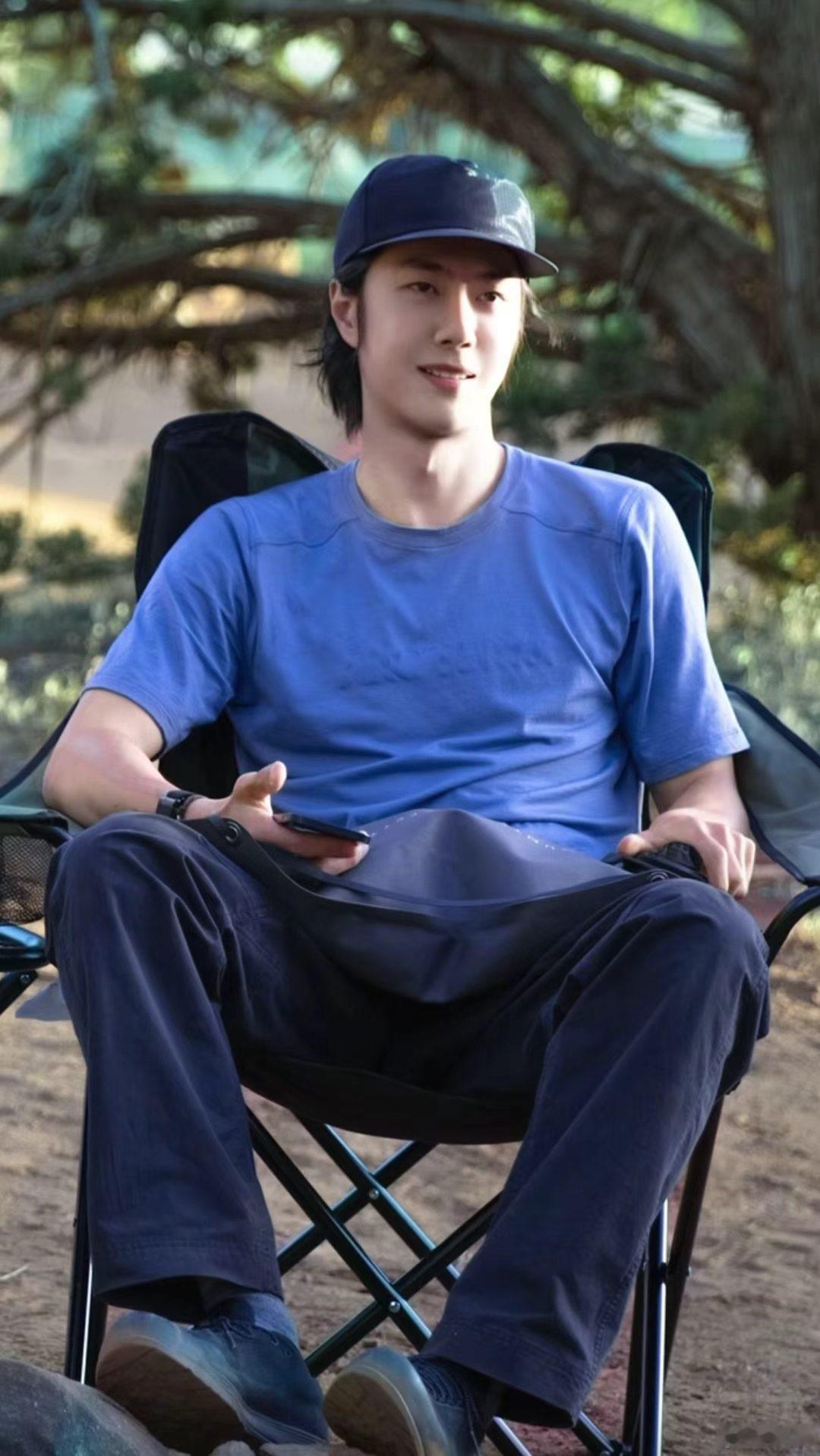 王一博开启一段攀登与探索的旅程王一博步履不停再拓新途   王一博开启一段攀登与探