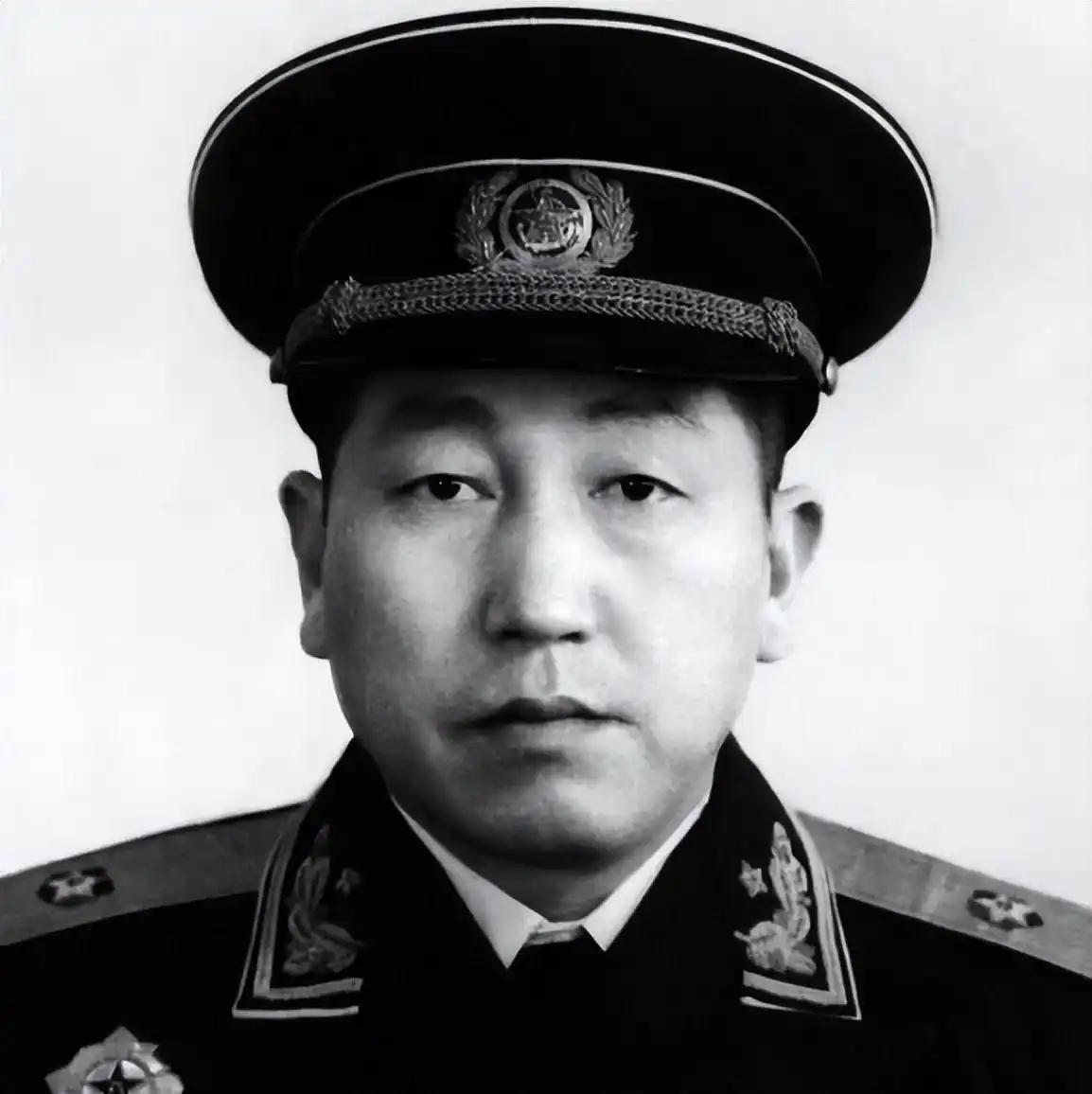1947年，一位副司令途经湖北黄安时，顺道回到老家村子，走上前去敲开了自家的院门