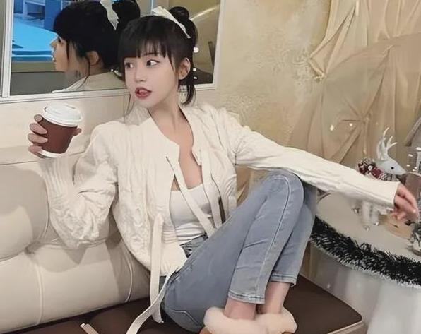 网红司晓迪被曝私生活乱糟糟，主动给异性发私密照片，聊天截图露骨，尺度大到不敢看！