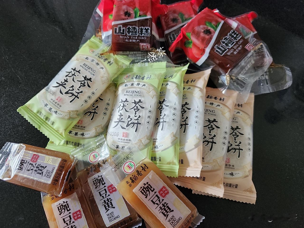 一口茯苓饼吃出老伴小时候的美好回忆，吃着吃着竟然掉下眼泪。

中午吃饭的时候，不