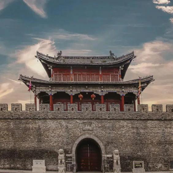 《我爱故乡城——商丘》

我深深地爱着，这座名叫商丘的城， 这里有我多年的欢笑，
