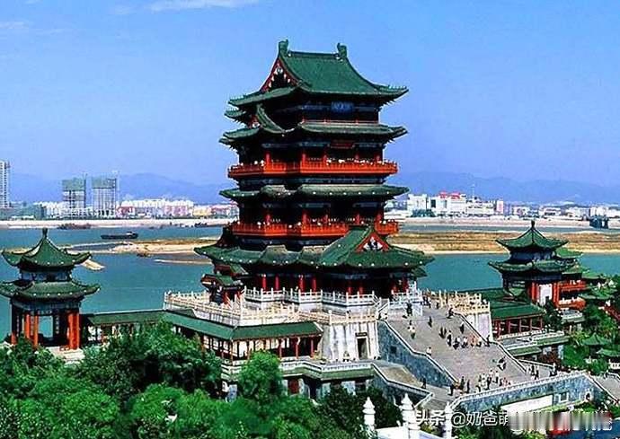 外国人来南昌，欲打卡地标先学古诗。滕王阁邂逅懂它之外国友人，以别样视角探南昌热门