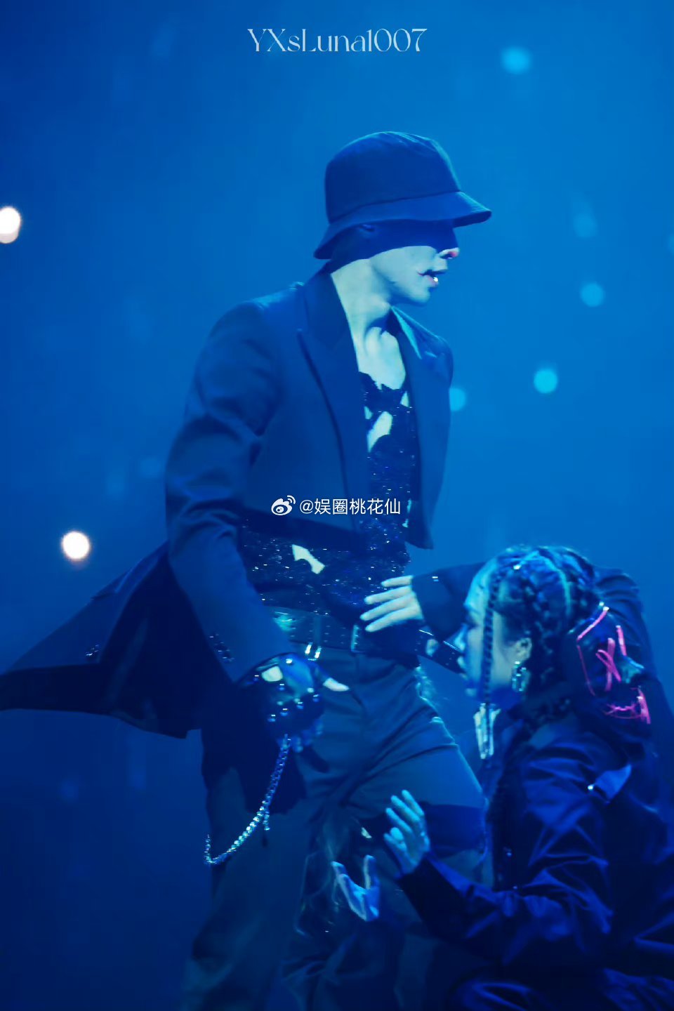 #张艺兴5年没有放弃Mpop# 这样的场景是我们能够看的吗？咱就是说你永远可以相