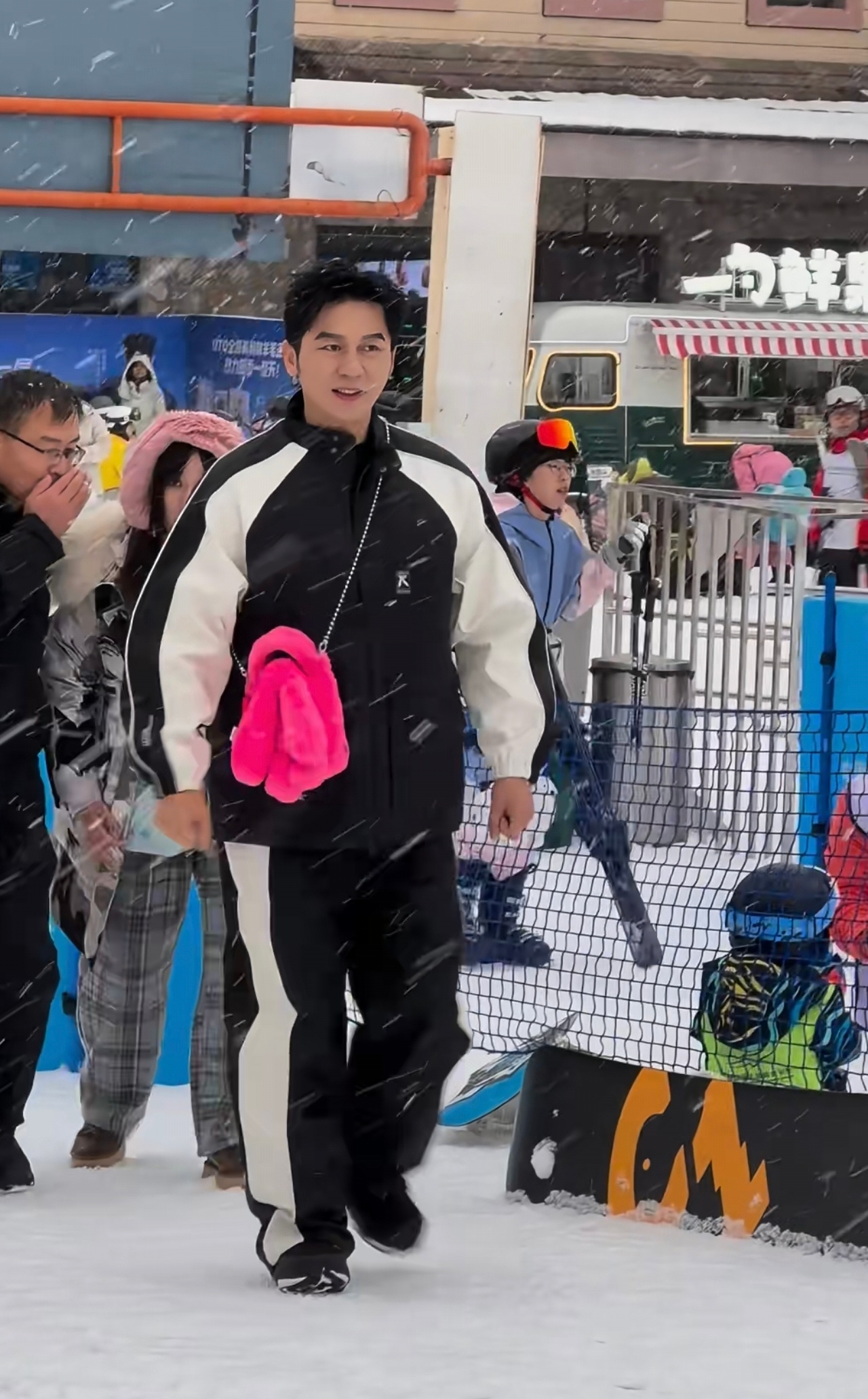 感觉李晨有老人味了没想到78年的李晨已经快50了，我们认识的熟悉的人都老了，可惜