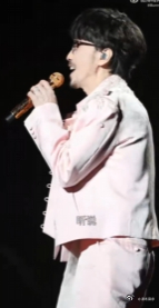 没想到周传雄也有被喊宝贝的一天周传雄念念不忘再遇见巡演 周传雄被喊宝贝后的反应太