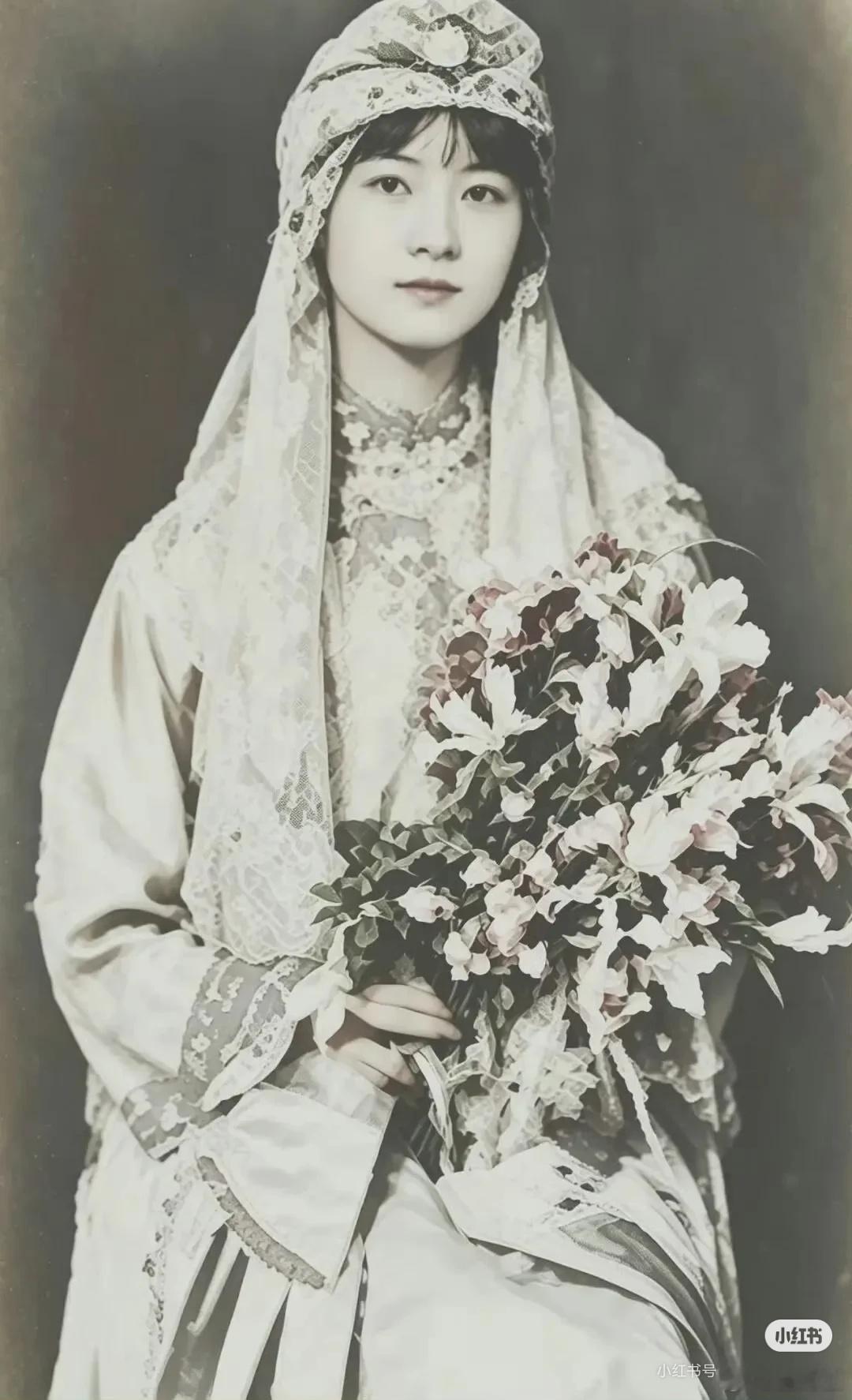 1928年，24岁林微因登在外国上流社会报纸上的罕见肖像照，眉目舒展，温润如玉 