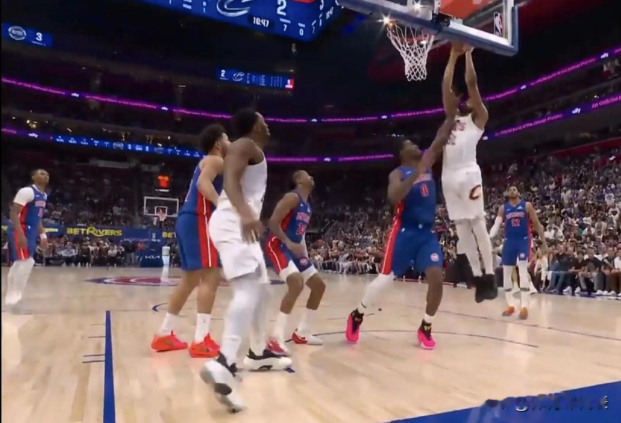 NBA东部半决赛G7实时战况，梅里尔替补轰15分，骑士半场领先活塞17分！北京时