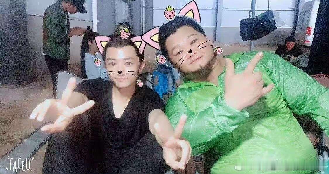 肖战美颜相机受害者肖战那些年拍过的猫耳特效 肖战美颜相机受害者哈哈哈哈哈 肖战