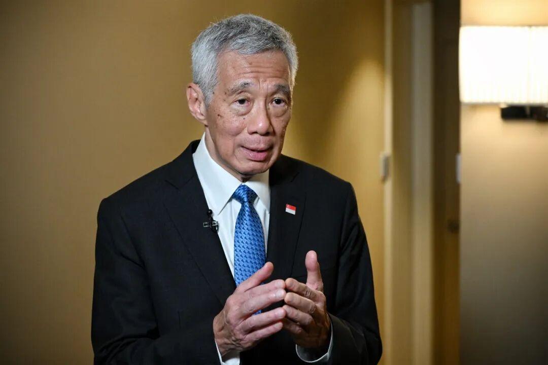 李显龙又出来指手画脚，妄想干涉中国内政！
 
联合早报消息，李显龙在1月8日出席